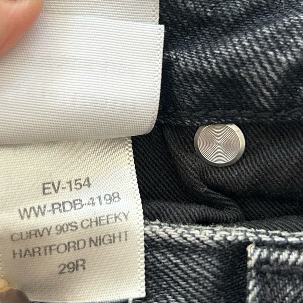 Everlane 90s Curvy Cheeky Black Denim Jean High Rise Straight Button Fly Size 29 - Picture 13 of 15